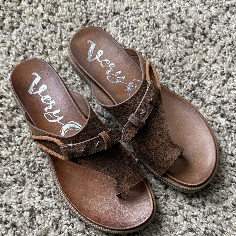 Very G Brown Sandals